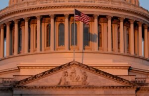 O governo Trump está ameaçado de acusar os trabalhadores federais no fechamento