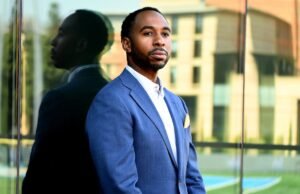 Os doadores de Uucla perguntam a Jarmond adulto, governante