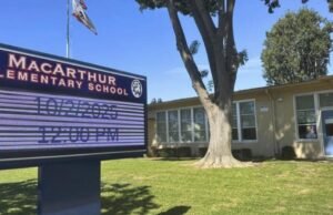 Professores da Escola da Califórnia na Califórnia, evitando a ilustração da discriminação no texto do grupo