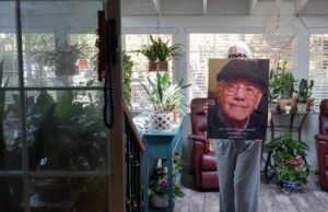 A imigração procurou para bloquear 88 anos. Pois ele está morto