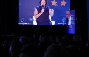 ‘Não gosto de tudo que aparece na câmera’, disse Katie Porter em entrevista