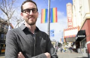 O senador Scott Wiener concorrerá à cadeira no Congresso ocupada pela deputada Nancy Pelosi, segundo relatos