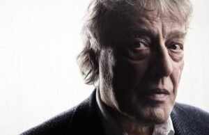 Agradecimento de Tom Stoppard: O autor verificou as resenhas de comédia