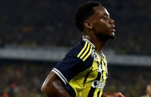 Jhon Jáder Durán agride jogador da Liga Europa: expulsão do colombiano do Fenerbahçe