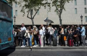 Os três “primeiros-ministros” foram presos em Barcelona por roubar turistas: consertaram os pneus e, embora fingissem ajudá-los