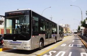 Feependencia: Um ônibus metropolitano atropelou um pedestre que atravessava a via particular próxima à estação Esasoirre