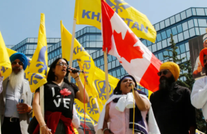 Slogans anti-indianos durante o referendo do Kalitistão em Ottawa