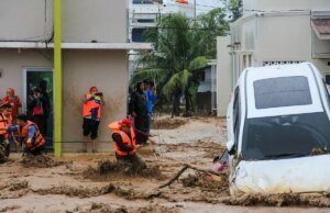 Inundações e deslizamentos de terra no Sudeste Asiático chegam a 400 enquanto os esforços de resgate continuam