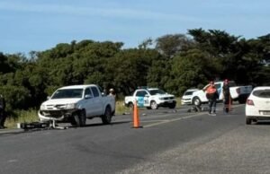 Acidente em Mar del Plata: motociclista é arremessado de carro, atirado e atropelado por caminhão