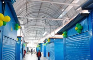 O mercado de Surquillo após um ano e sete meses de fechamento: os vendedores melhoraram e comemoraram a inauguração