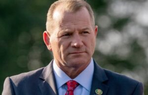 República Republicana. Troy Nehls, do Texas, se aposentará do Congresso em 2026 para se concentrar na família