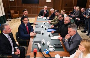 O secretário de Estado dos EUA, Rubio, lidera negociações com a delegação ucraniana na Flórida sobre o fim da guerra da Rússia