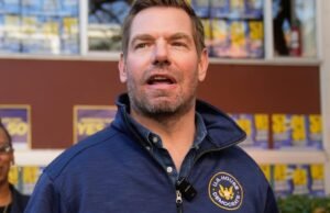 Stephen Cloobeck está desenvolvendo a corrida para governador, os Repores são forçados. Eric Swalwell