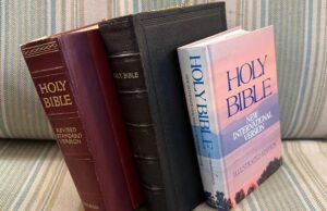 As vendas de Bíblias continuam a crescer, mesmo quando muitos americanos perdem a religião