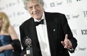 Morre o dramaturgo Tom Stoppard: gigante do teatro moderno e vencedor do Oscar, 88 anos