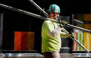 Os empregos registados em setembro voltaram a cair e há agora menos 242 mil postos de trabalho do que em novembro de 2023
