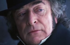 Um Natal clássico que Michael Caine levou demasiado a sério mesmo rodeado de marionetas: “Era como se ele estivesse na companhia de Shakespeare”