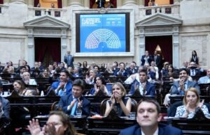 O Governo aprovou o Orçamento dos Deputados para 2026, mas não conseguiu cancelar o financiamento para deficientes e universidades.