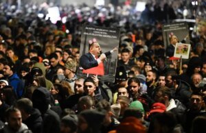 O primeiro-ministro da Bulgária, Rosen Zhelyazk, renunciou em meio a protestos em todo o país