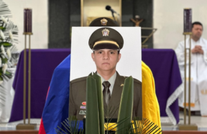 Eles recrutaram policiais que podem estar envolvidos no roubo de joias e no tiroteio em Bucaramanga que matou o prefeito Fredrie Leal
