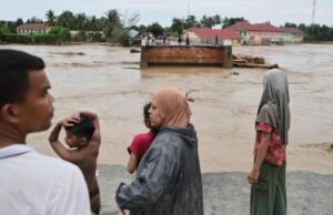 Número de mortos em inundações e deslizamentos de terra chega a 174 em Sumatra (Indonésia)