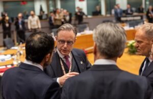 Líderes da UE vão ajudar a Ucrânia com 90 mil milhões em vez de usarem os activos da Rússia