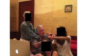 E-mails sugerem o relacionamento do príncipe Andrew com os planos de viagem e turbulência pessoal de Ghislaine Maxwell