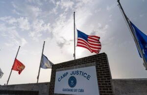 Juiz federal rejeita pedido do governo Trump para suspender a detenção de imigrantes em Guantánamo