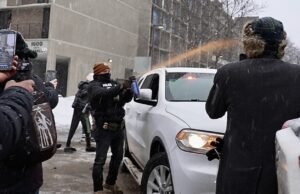 Agentes federais confrontam a comunidade somali de Minneapolis com uma repressão