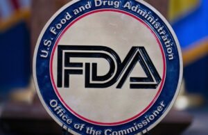Ex-líder da FDA denuncia dúvidas sobre segurança de nova vacina em alterações dadas pela Agência