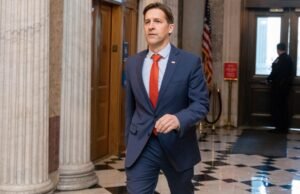 O ex-senador de Nebraska Ben Sasse anunciou seu diagnóstico de câncer de pâncreas avançado