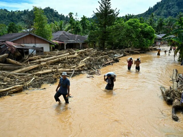Frustration-Grows-as-Flood-Death-Toll-Reaches-1300-in-Indonesia.jpg
