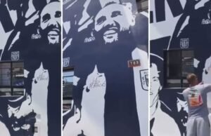 Hernán Barcos assinou a dedicatória dedicada à sua imagem em La Victoria, realizando o sonho de uma família que ama a Alianza Lima