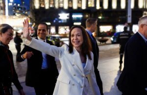 Maria Catina Machado promete regressar à Venezuela apesar dos riscos após ganhar o Prémio Nobel