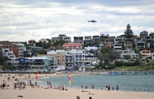 Novos detalhes surgem no ataque terrorista em Bondi Beach, em Sydney, durante as celebrações do Hanukkah