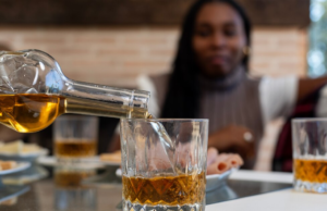 Parar de beber por um mês melhora o sono, a saúde e o humor