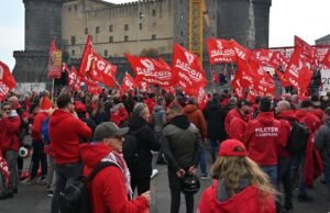 Movimento de dezenas de milhares de pessoas em Itália contra o plano orçamental de Meloni