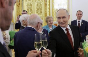O tabagismo público de Putin: uma escolha estratégica para votar na cultura do álcool na Rússia