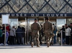 O assalto ao Louvre colocou a segurança do museu mais famoso do mundo em alerta máximo
