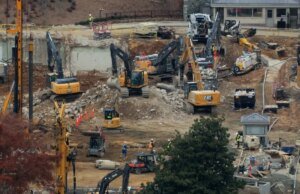 A administração Trump defendeu a construção da sala da Casa Branca em meio a desafios legais