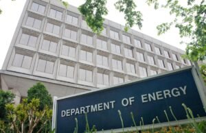 Investigação lançada sobre a eliminação por Trump de US$ 7,6 bilhões em subsídios de energia limpa direcionados aos Estados Azuis