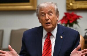 Trump vincula falsamente a tecnologia 6G a câmeras digitais em um estranho encontro