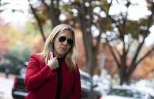 A indignação de Trump com a coleção de fotos de Marjorie Taylor Greene de Epstein