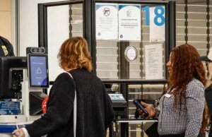 Os Estados Unidos oferecem um requisito de histórico de mídia social para turistas estrangeiros que entram no país