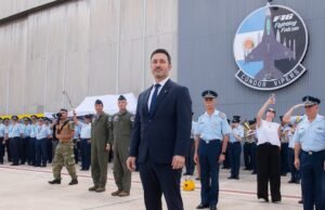 Luis Petri responde às críticas pela compra do F-16: “Agora é sommelier de caça”