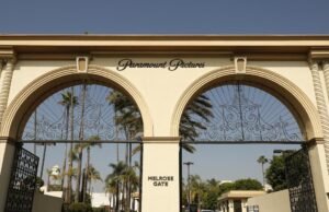 Quer comprar a Warner Bros. O que saber sobre serviços contra o ódio