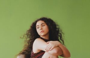 Cantora folk Silvana Estrada conta violência leve em seu novo LP
