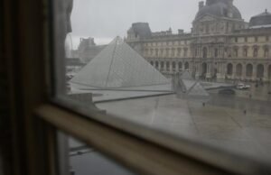 Ladrões do Louvre escaparam com apenas 30 segundos para poupar o senador