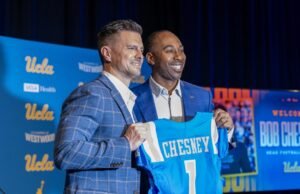 Bob Chesney oferece uma visão de sucesso como treinador de futebol da UCLA