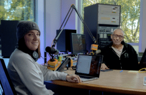 A voz do SoCal ainda toca, respeitando o governo federal do rádio